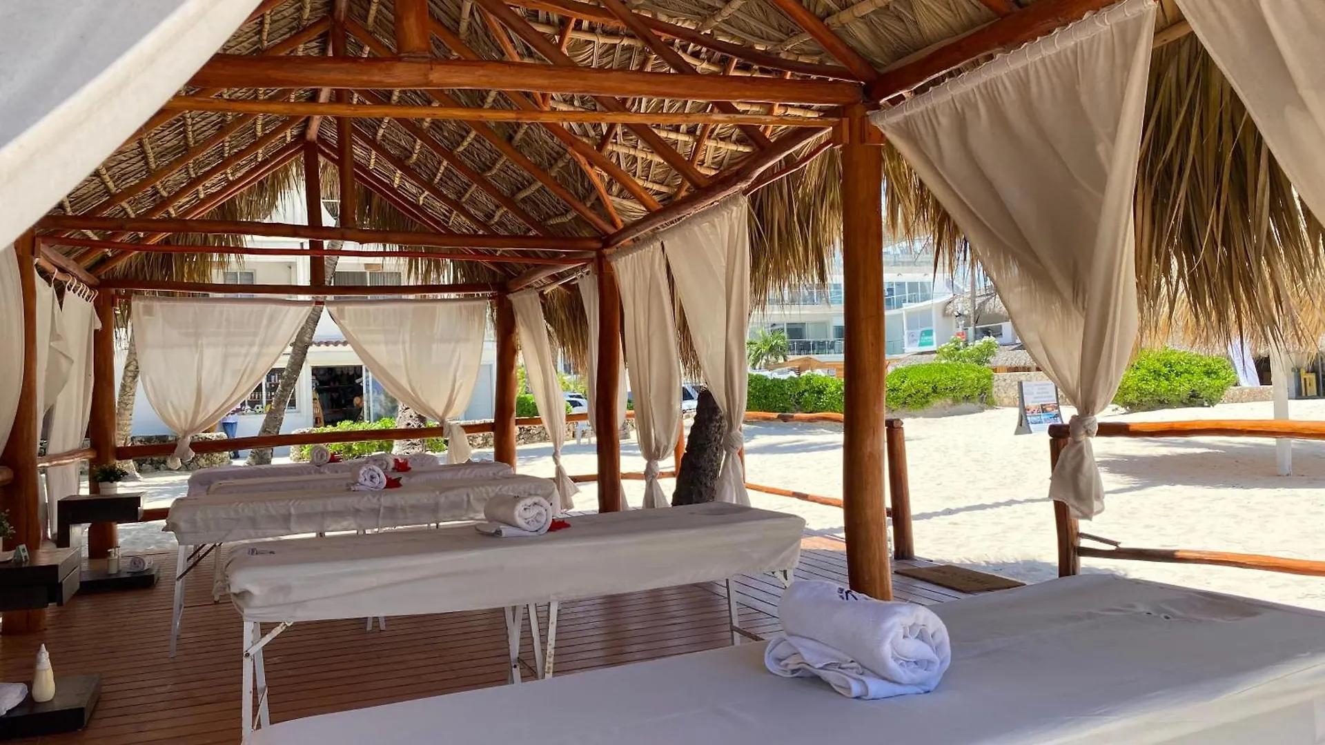 Madonna1 Pool Beach Los Corales Arenas De Bavaro 푼타 카나